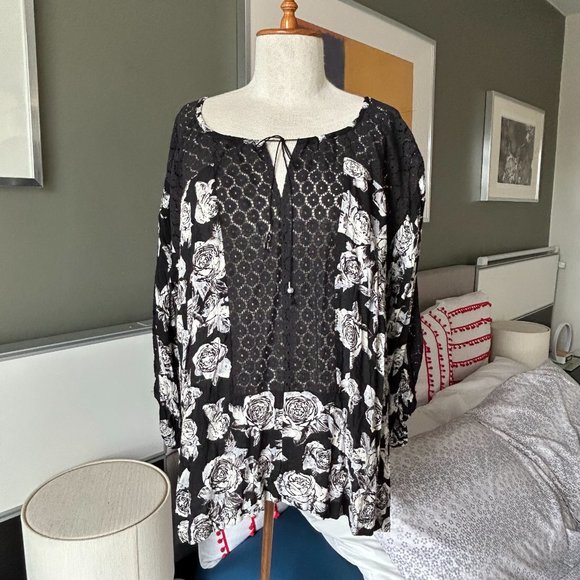 Free People Boho Chic Cotton Blend Lace Floral Top Loose Fit MED to LARGE - Picture 1 of 9